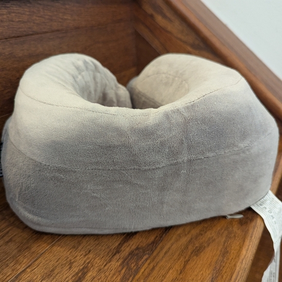 Cabeau Evolution Gray Travel Pillow Memory Foam Comfort New Never Used - Picture 10 of 14